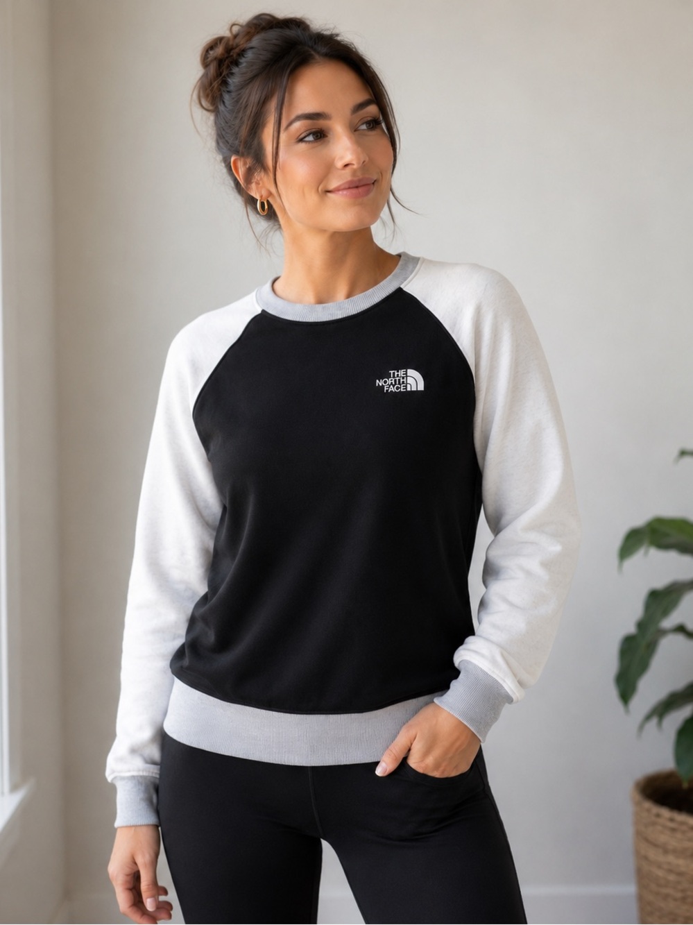 The North Face Women’s Small Black Gray Raglan Crewneck Sweatshirt Pullover